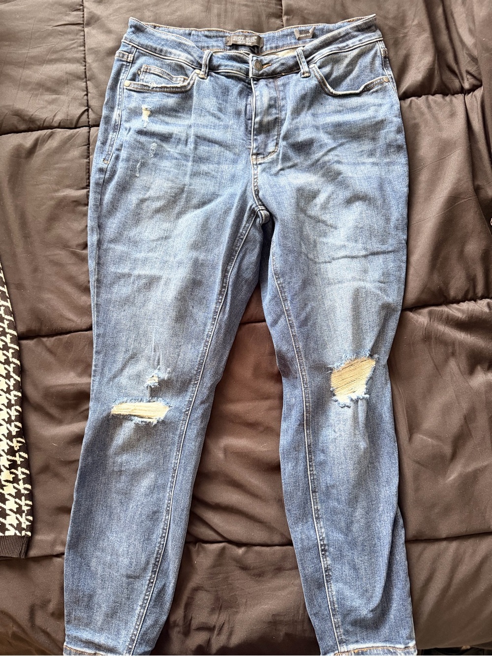 Judy Blue Medium Blue Distressed Skinny Jeans